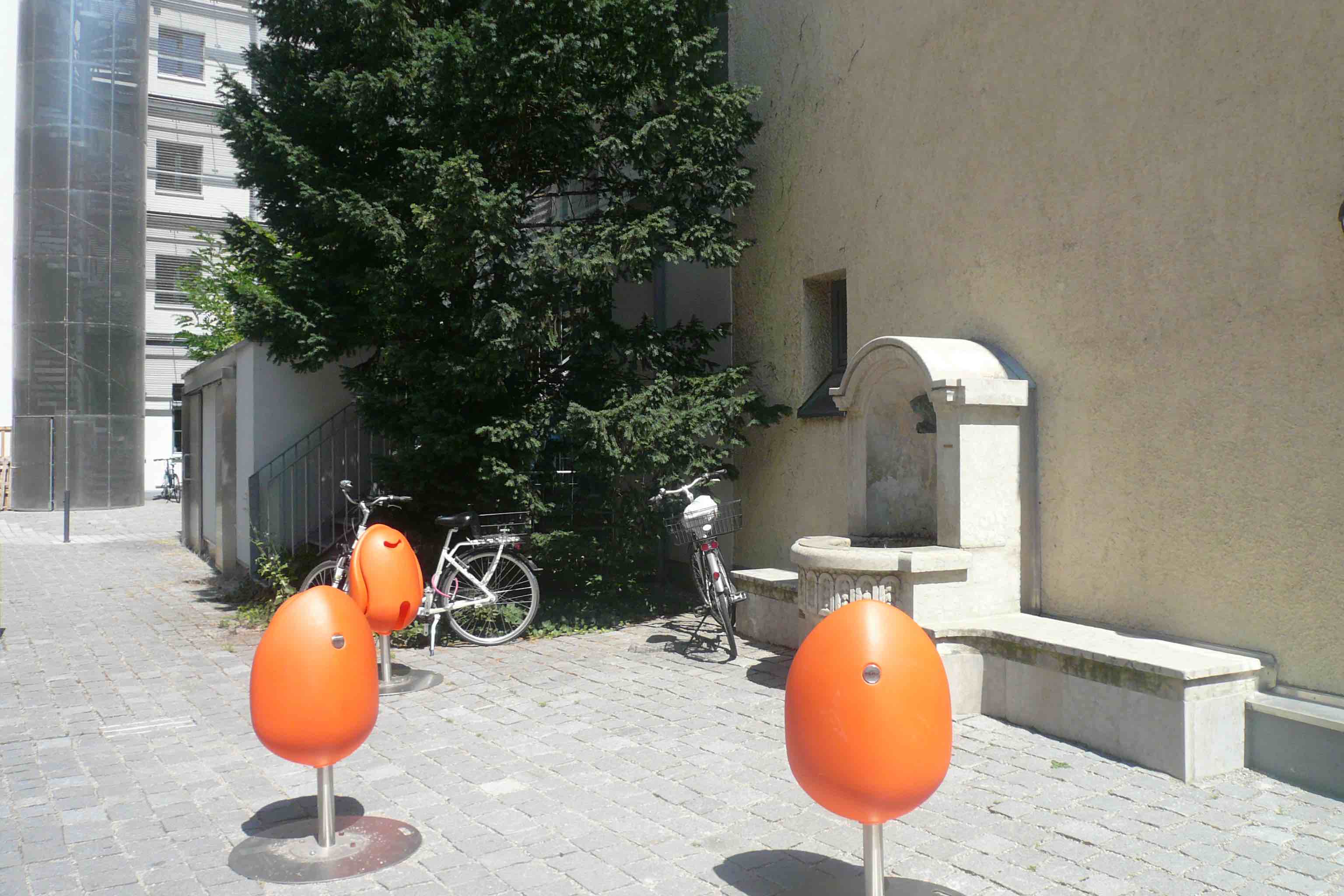 Foldable tulip chairs closed to Sankt-Jakobs-Platz