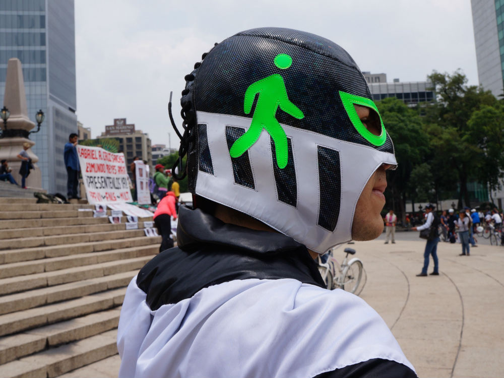 Peatónito: a superhero fights for a walkable city