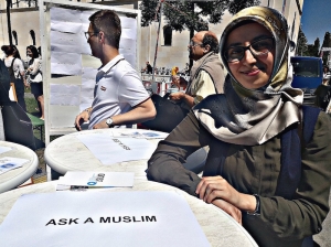 Ask a Muslim, a Jew or a Christian: Answers at public space