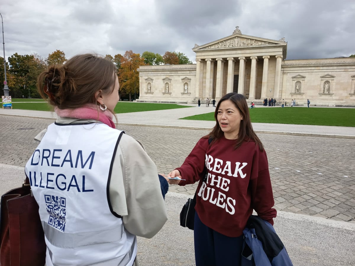 Dream-illegal-artistic-intervention