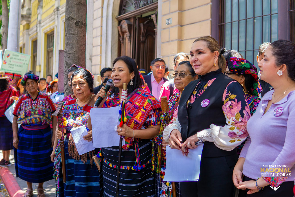 Milvian-Aspuac-Mayan-weavers
