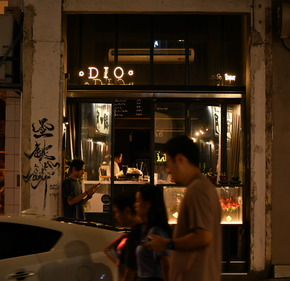 neon-sign-Hong-Kong-design-by-StreetsignsHK