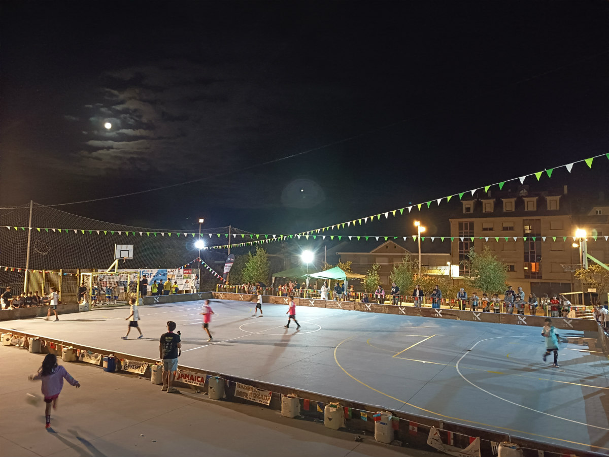 Street-football-at-night-Spain